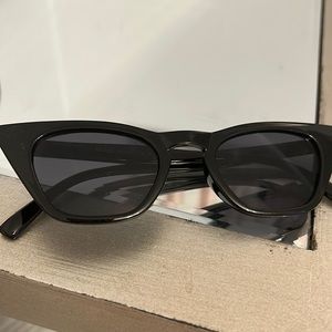 “cat eye” sunglasses